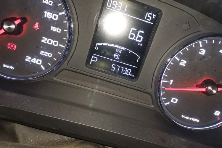 Used Roewe i6 2020 PLUS 1.6L CVT 4G Connected Glory Flagship Edition Odometer Close Up