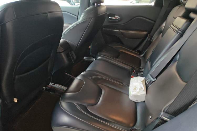 Used Jeep Cherokee 2016 2.4L Leading Smart Version Left Rear Seat