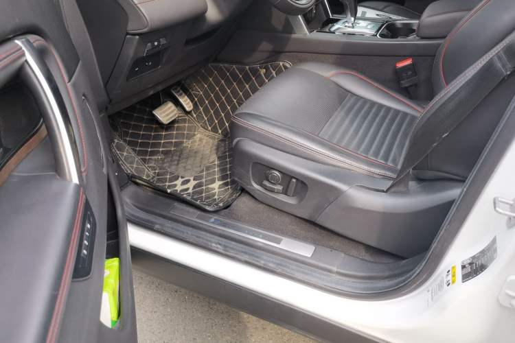 Used Land Rover Discovery Sport 2020 249 PS R-Dynamic Luxury Custom Edition