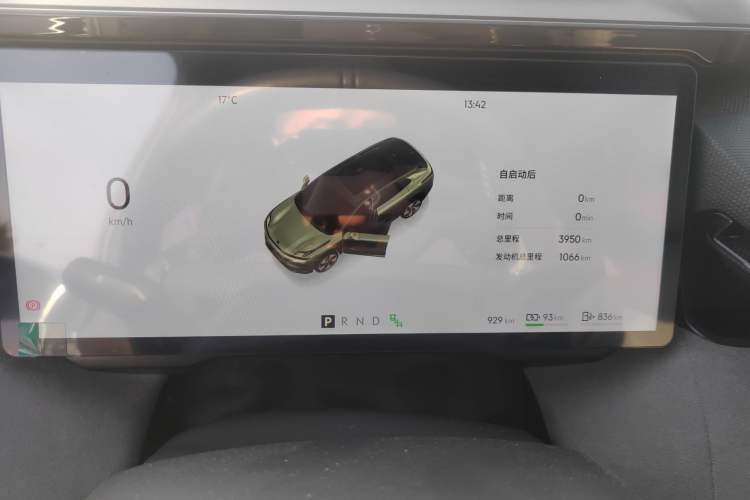 Used Lynk & Co 08 EM-P 2025 220 km All-Wheel-Drive Performance Halo Instrument Cluster