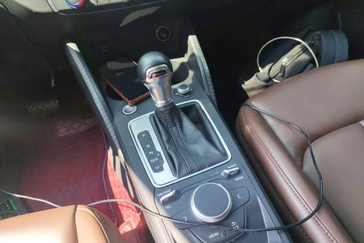 Used Audi Q2L 2021 35 TFSI Fashion Dynamic Model Gear Lever