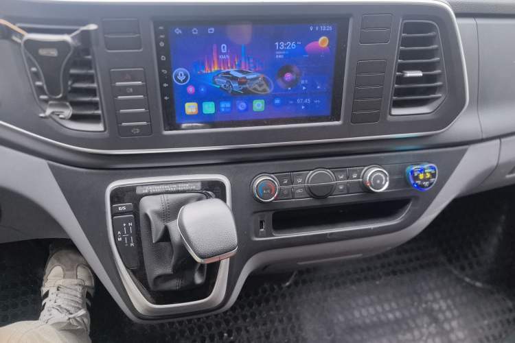 Used SAIC MAXUS Xintu V80 2023 2.0T AMT Classic Aoyuntong Long Wheelbase Mid-Height 6/7/8/9-Seater