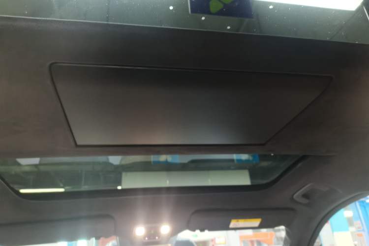 Used ONVO Luxeed L90 2025 Model—Max Six-Seater Version Headliner