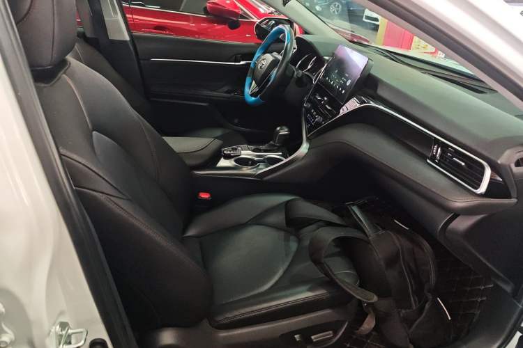 Used Toyota Camry 2021 2.0G Luxury Edition
