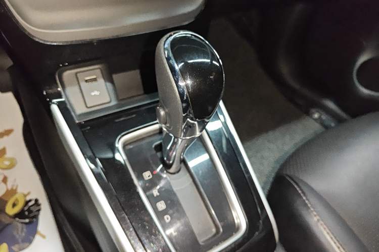 Used Nissan Sylphy 2019 1.6XV CVT Smart Connect Luxury Edition China VI Standard Gear Lever