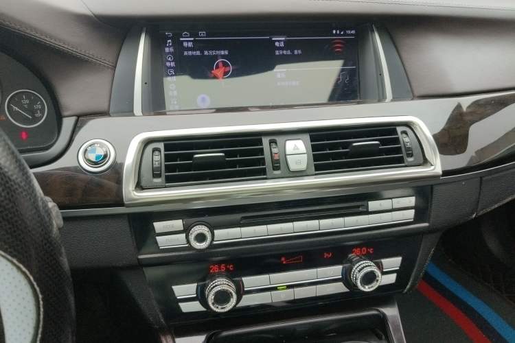 Used BMW 5 Series 2011 523Li Luxury Model Audio And AC Panel
