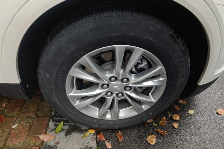 Used Cadillac XT5 2022 2.0T Two-Wheel Drive Luxury Version Right Front Wheel Hub