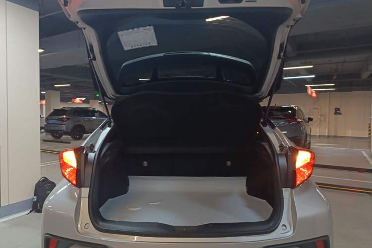 Used Toyota C-HR 2022 2.0L Comfort Edition Trunk