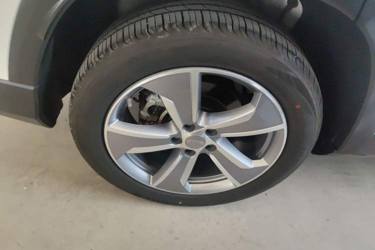 Used Geely Auto Haoyue L 2023 2.0T DCT Flagship Version Exterior 5