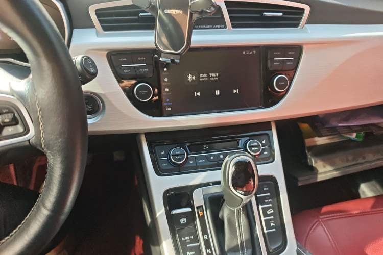 Used Geely Auto Emgrand X7 Sport 2018 1.8TD Automatic Two-Wheel Drive Smart Connect 4G Internet Edition
