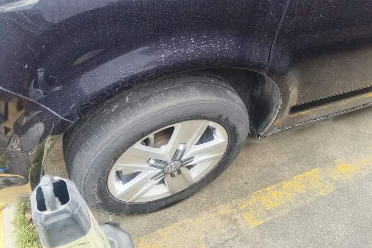 Used Volkswagen Caravelle 2018 2.0 TSI 4x4 Luxury Edition 7-Seater Left Front Wheel Hub