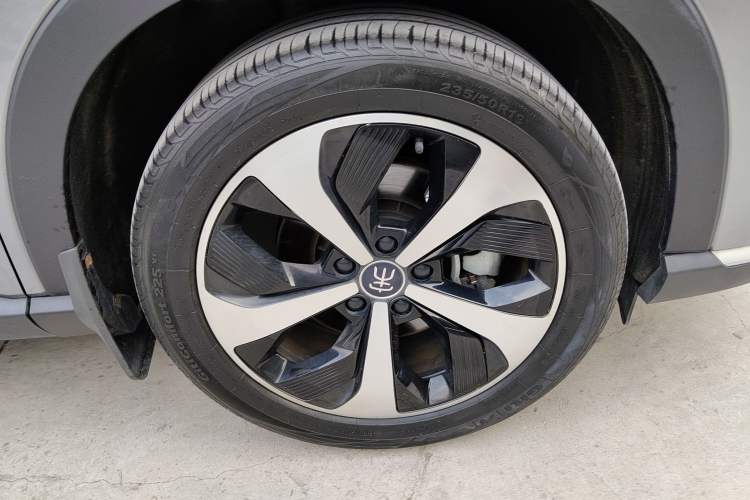 Used BYD Song PLUS New Energy 2021 DM-i 110KM Flagship Model Right Front Wheel Hub