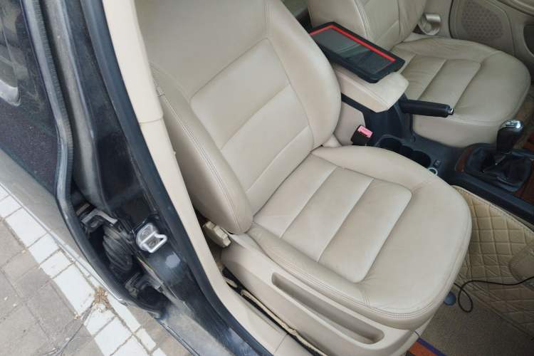 Used Skoda Octavia 2013 1.6L Manual Yijun Edition Right Front Seat