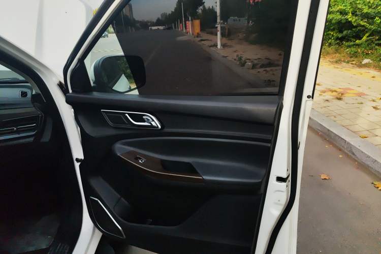 Used JMC Yuhu 9 2019 2.0T Automatic Gasoline Two-Wheel Drive Comfort Edition