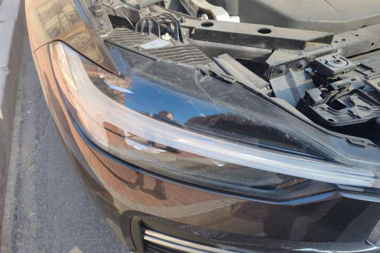 Used Volvo XC60 2025 B5 Four-Wheel Drive Smart & Advanced Luxury Edition Right Front Headlight