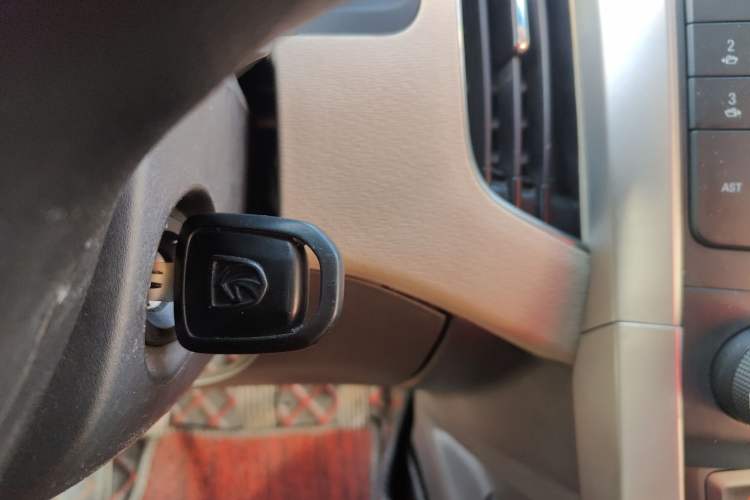 Used Baojun 630 2013 1.5L manual standard version
