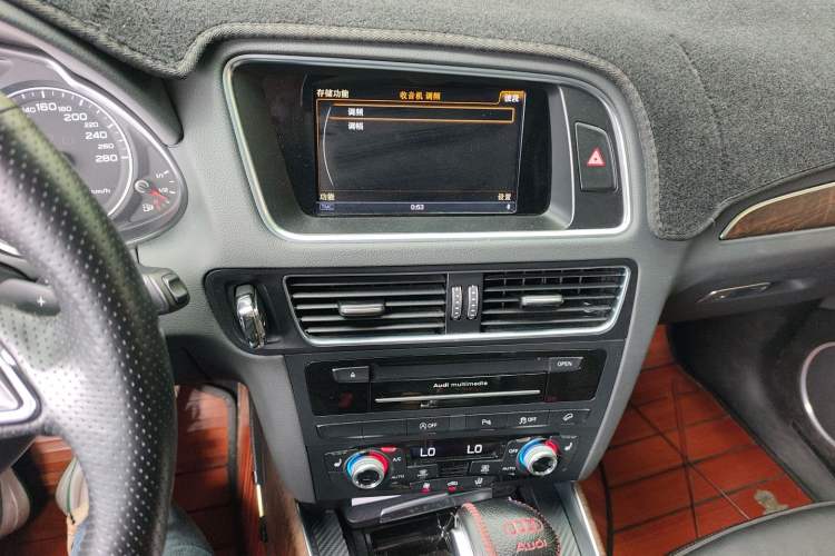 Used Audi Q5 2017 Plus 40 TFSI Comfort Model Audio And AC Panel