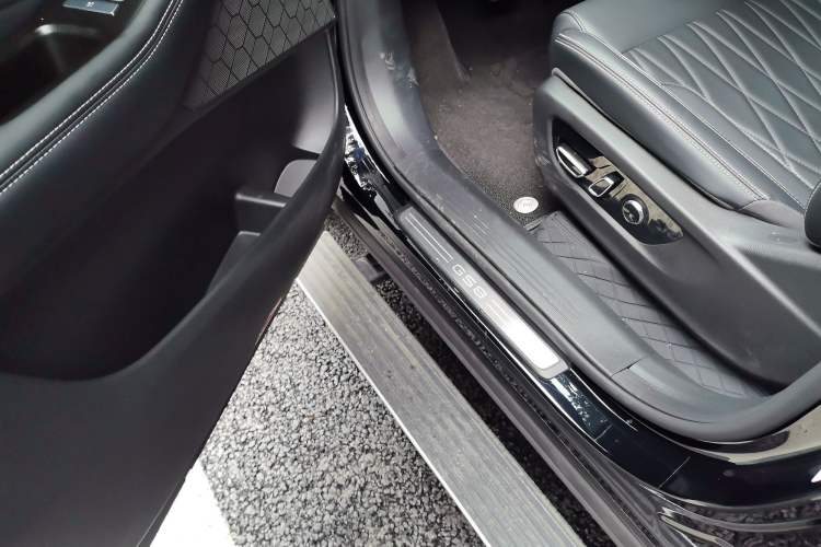 Used GAC Trumpchi GS8 2025 Linghang Series 2.0 TGDI Four-Wheel-Drive Luxury Edition 5 Seats
