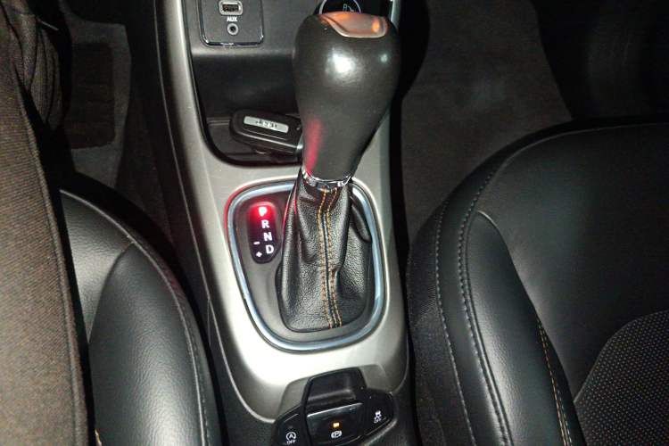 Used Jeep Compass 2017 200T Automatic Family Edition Gear Lever