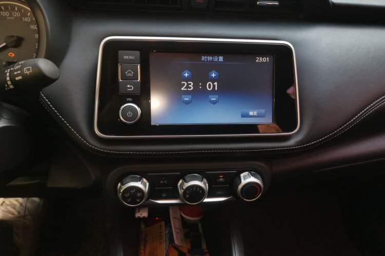 Used Nissan Kicks 2017 1.5L CVT Smart Drive Edition Audio And AC Panel