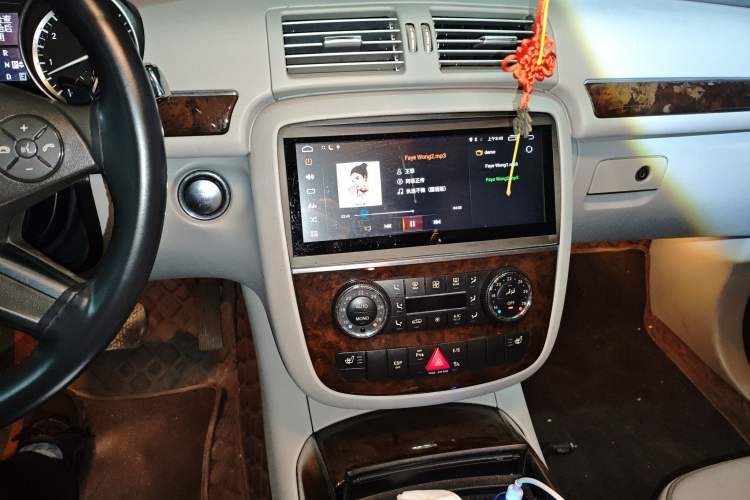 Used Mercedes-Benz R-Class 2010 R 350 L 4MATIC