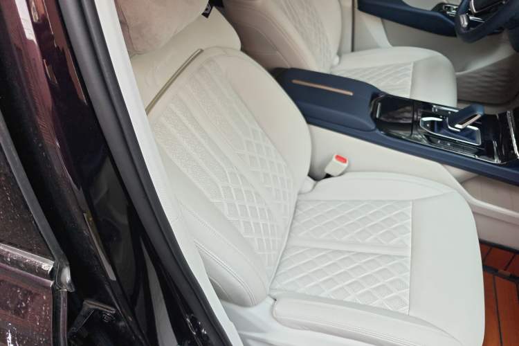 Used Wuling Victory 2023 2.0L DHT Luxury Edition