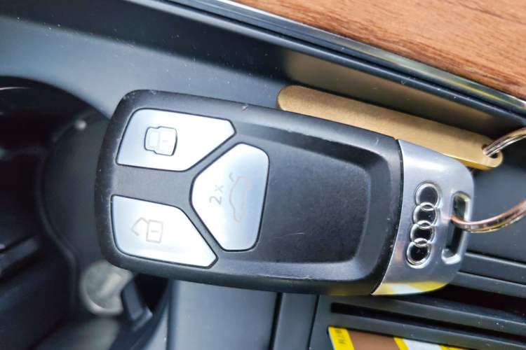 Used Audi A4L 2020 40 TFSI Fashionable and Elegant Model
