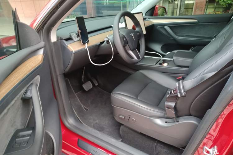 Used Tesla Model Y 2022 Long-Range All-Wheel-Drive Version
