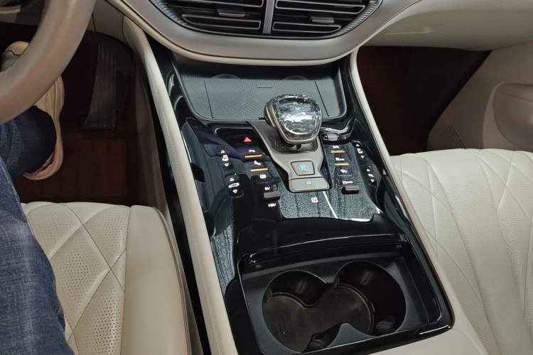 Used Denza D9 2022 DM-i 970 Four-Wheel Drive Prestige Model