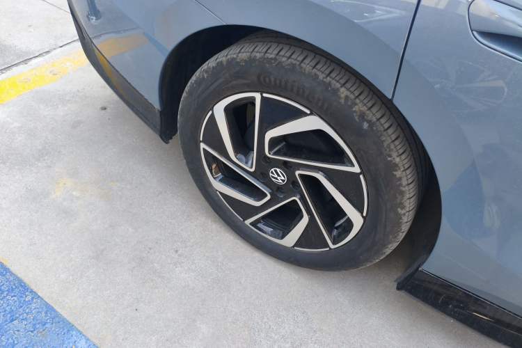 Used Volkswagen ID.7 VIZZION 2024 PRO Model Right Rear Wheel Hub