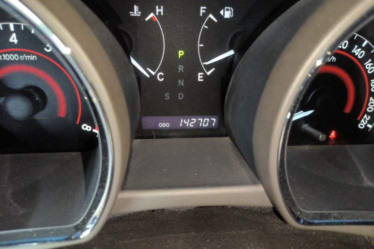 Used Toyota Highlander 2012 2.7L Two-Wheel Drive 7-Seater Luxury Edition Odometer Close Up