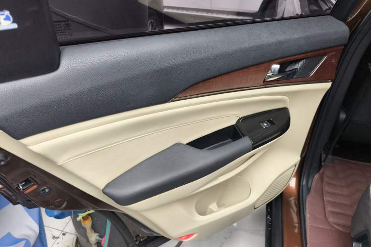 Used CHANGAN CS95 2017 2.0T Two-Wheel Drive Zhiyuan Edition