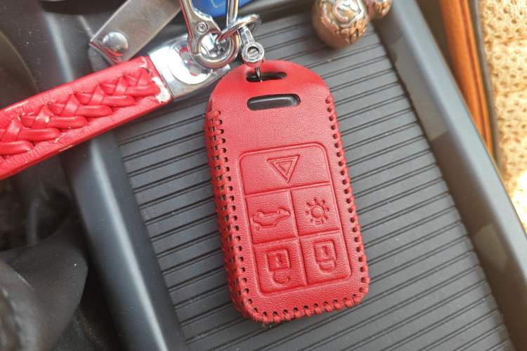 Used Volvo V40 2015 1.6T Zhiyi Edition
