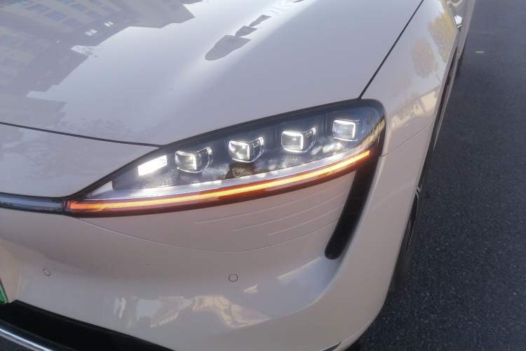 Used Hima Luxeed S7 2025 855 km Max