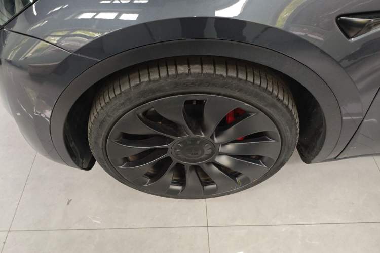 Used Tesla Model Y 2021 Performance High-Performance All-Wheel-Drive Version Left Front Wheel Hub