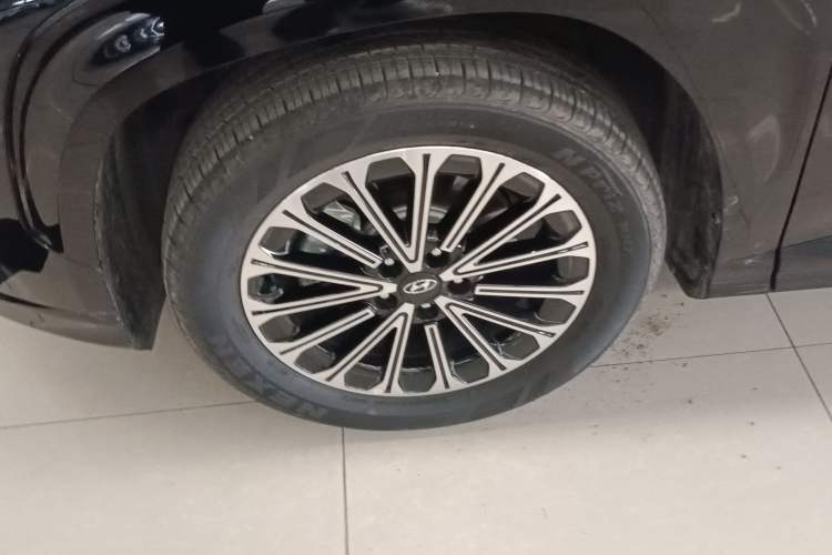 Used Hyundai Custo 2024 270TGDi LUX Prestige Edition Left Front Wheel Hub