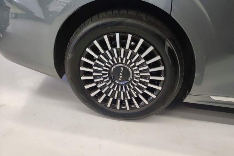 Used Zeekr 009 2024 7-Seater Walk-Through Version Four-Wheel Drive 108 kWh Exterior 5