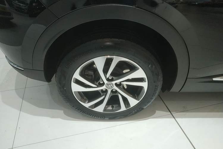 Used Buick Envision 2022 Encore S 652T Two-Wheel-Drive Luxury Model
