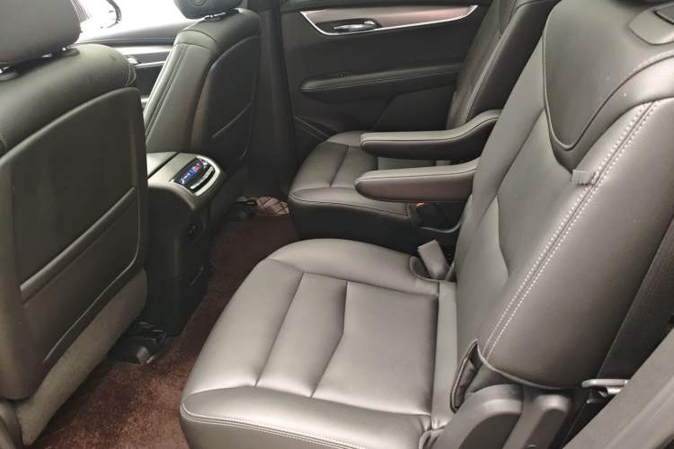 Used Cadillac XT6 2022 2.0T Six-Seater Four-Wheel-Drive Luxury Version Left Rear Seat