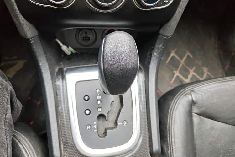 Used Citroen C4L 2015 1.8L Automatic Prestige Edition Gear Lever