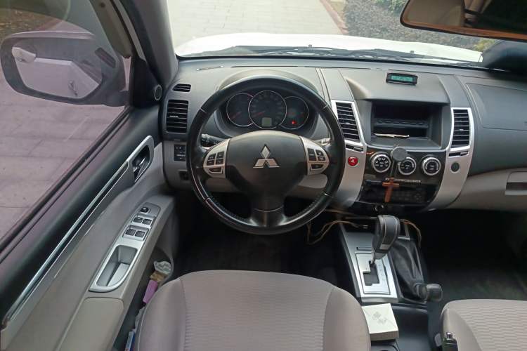 Used Mitsubishi Pajero Sport 2013 3.0L Automatic 4x4 Executive Edition