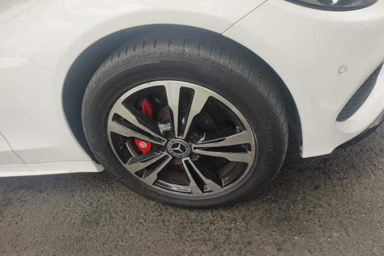 Used Mercedes-Benz C-Class 2017 Restyled C 200 Sport Edition Right Front Wheel Hub