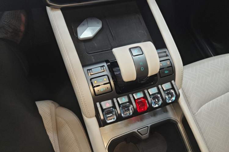 Used Formula Leopard Titanium 3 2025 501KM All-Wheel Drive Intelligent Driving Ultra Version
