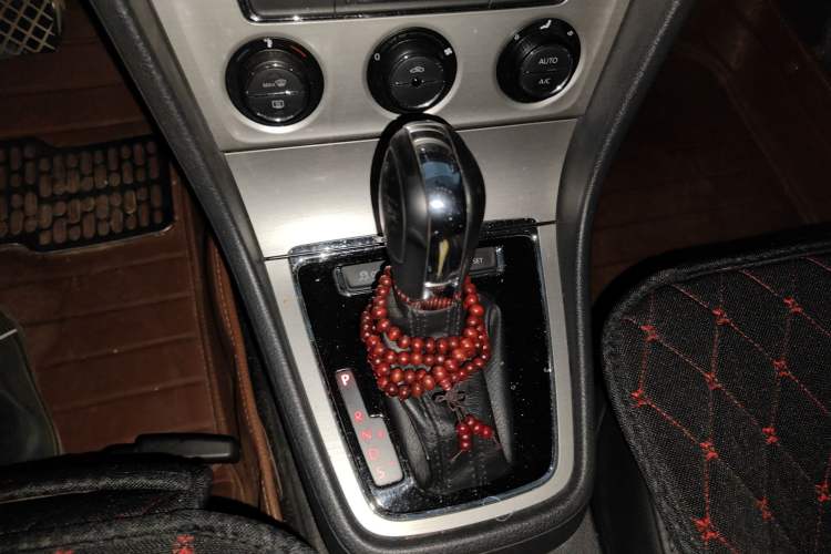 Used Volkswagen Lavida 2013 1.6L Automatic Comfort Edition Gear Lever