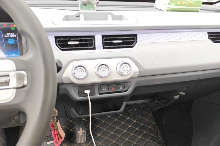 Used Chery QQ Ice Cream 2022 170km Sundae Phosphate Lithium-Ion
