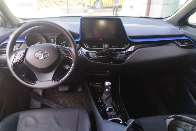 Used Toyota IZOA 2018 2.0L Yichi Version China VI Standard