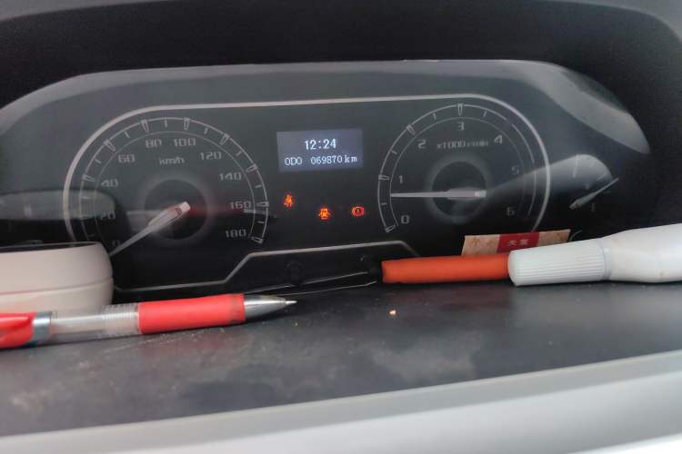 Used SAIC MAXUS Xintu V80 2021 2.0T Manual Classic Aoyuntong Long Wheelbase Mid-Roof 6/7/8/9-Seater
