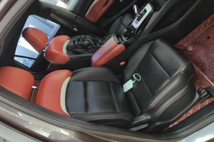 Used MG 5 2021 Revised 300TGI DCT Qingshè Luxurious Enjoyment Edition
