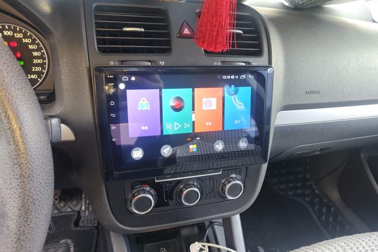 Used Volkswagen Sagitar 2011 1.6L Automatic Comfort Edition Audio And AC Panel