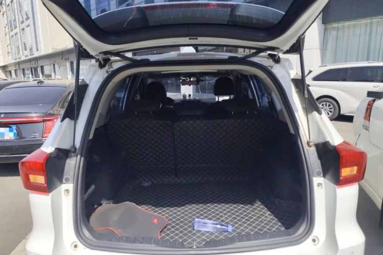 Used Haval M6 2019 1.5T DCT Two-Wheel Drive Value Edition China VI Standard Trunk